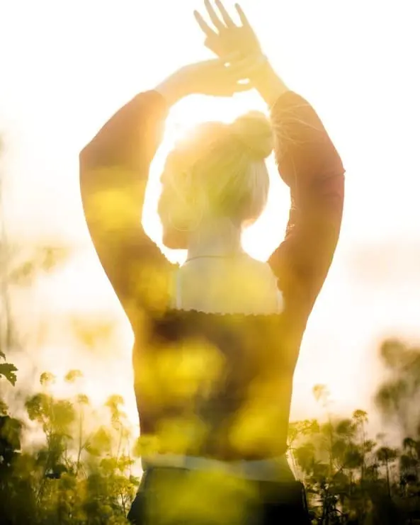 Certaines périodes nous invitent à ralentir, à nous recentrer, mais elles peuvent aussi s’accompagner d’une fatigue profonde, d’une surcharge émotionnelle ou d’un sentiment de déséquilibre.