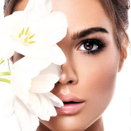 La véritable beauté ne se mesure pas aux standards de notre société, car la beauté extérieure et intérieure sont indissociables. La beauté en Ayurveda prend en considération l’ensemble des routines que nous entreprenons